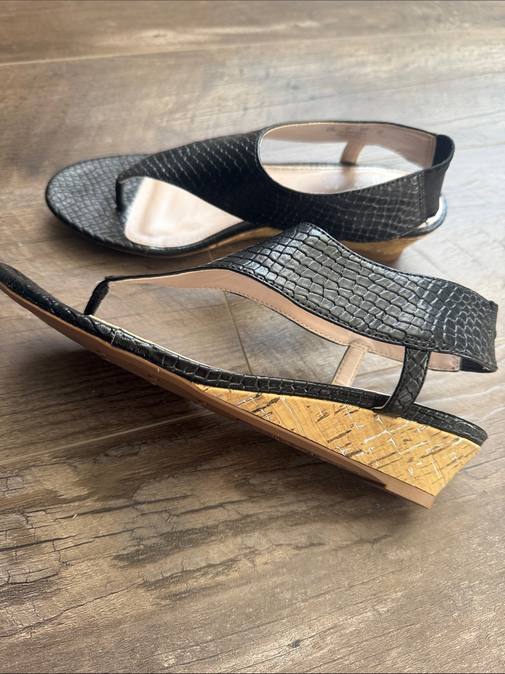 Women’s Black Wedge Sandals - Sleek Textured Thong Design